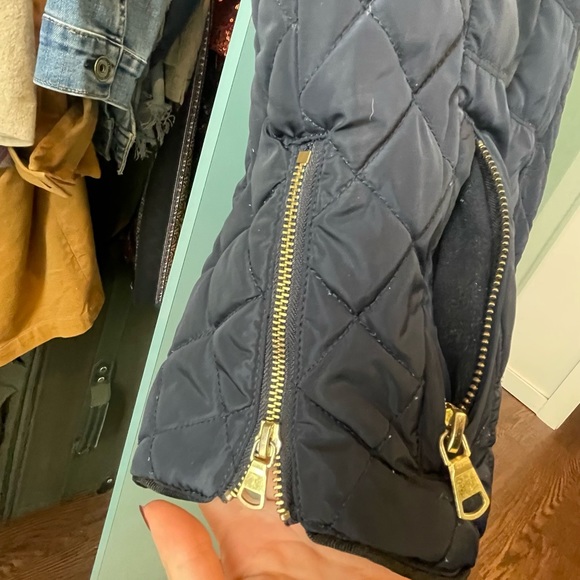 { Old Khaki } ladies puffer jacket with packable hood. - Picture 6 of 9